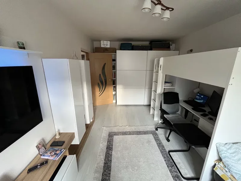 Chisinau Bd., Basarabia, Arena Nationala, 10 min. Metroul Costin Georgian.