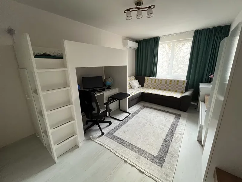 Chisinau Bd., Basarabia, Arena Nationala, 10 min. Metroul Costin Georgian.