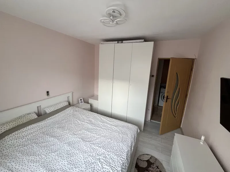 Chisinau Bd., Basarabia, Arena Nationala, 10 min. Metroul Costin Georgian.