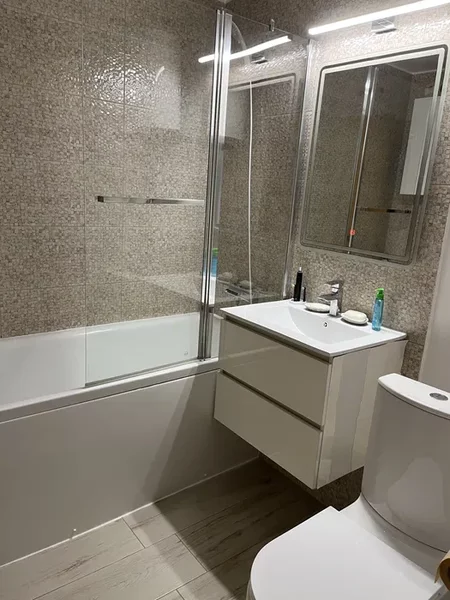 Chisinau Bd., Basarabia, Arena Nationala, 10 min. Metroul Costin Georgian.