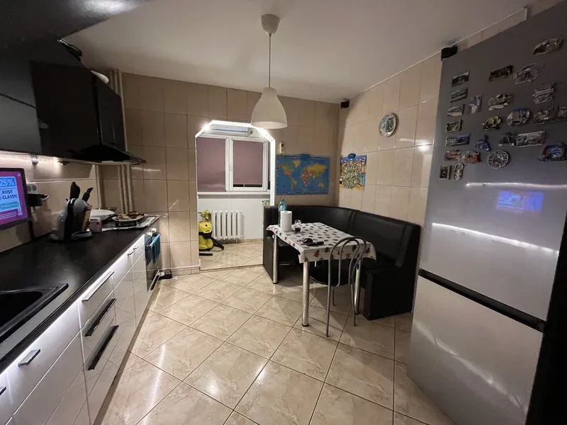 Chisinau Bd., Basarabia, Arena Nationala, 10 min. Metroul Costin Georgian.